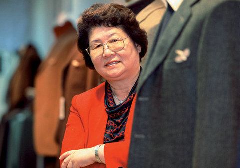 李桂莲:"从贫儿到服装大亨"