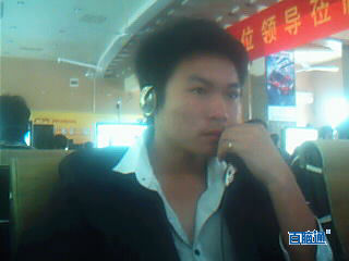 李伟